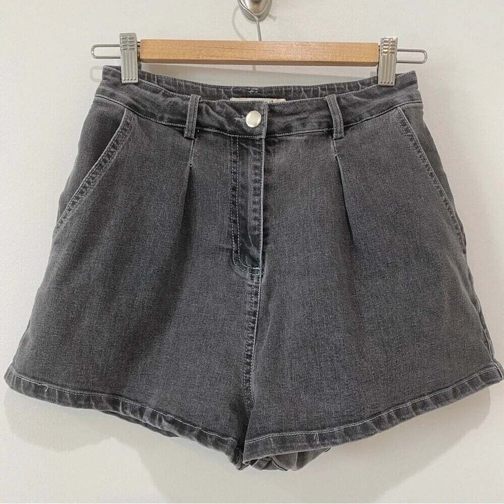 Mebon High Waisted Pleated Denim Shorts in Distressed Washed Charcoal - Size M